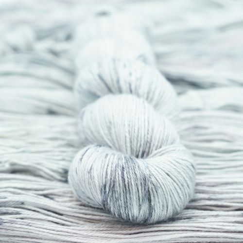 Merino/ silke - Black tea - A Knitters World