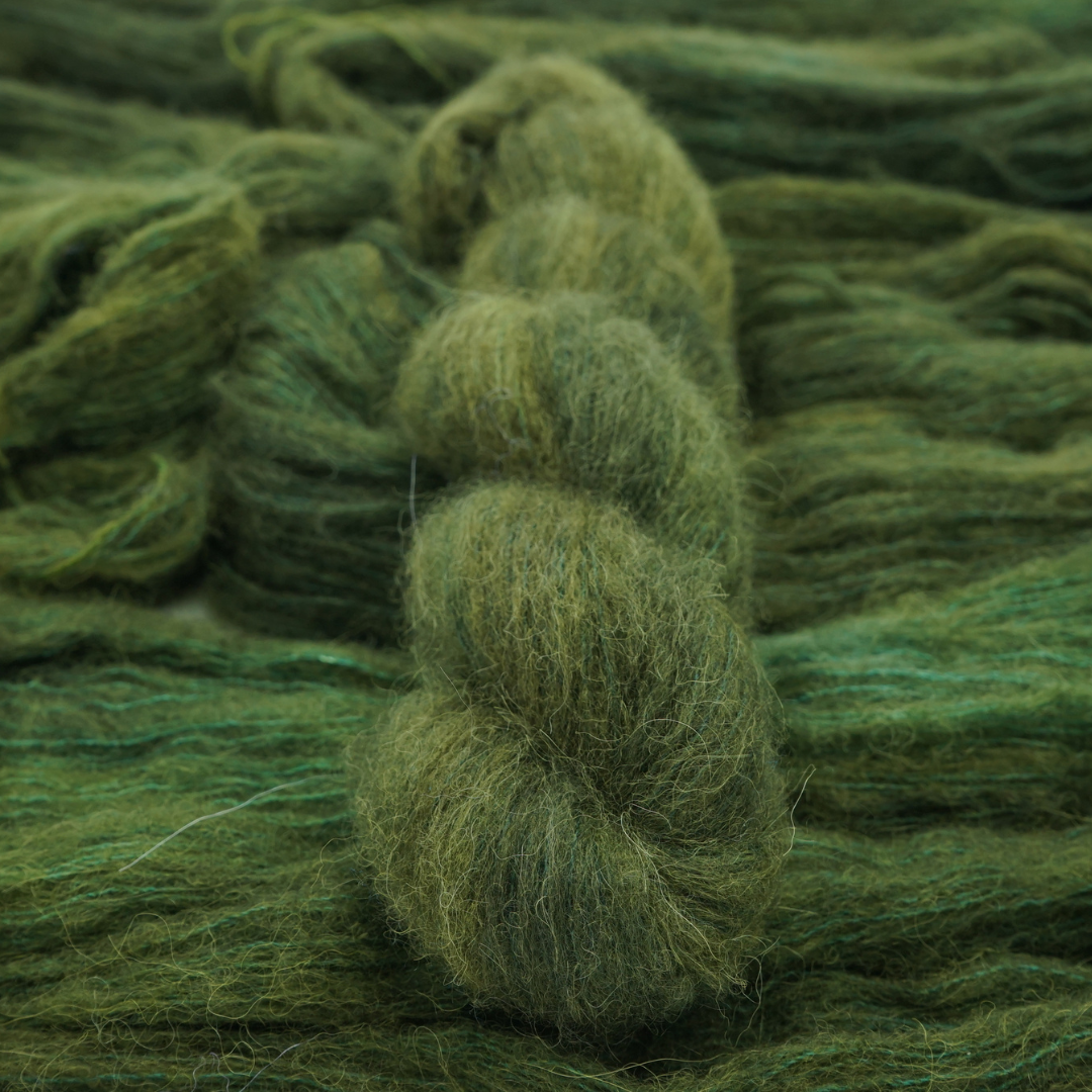 Laden Sie das Bild in den Galerie-Viewer, Fluffy - Deep within the forest - A Knitters World
