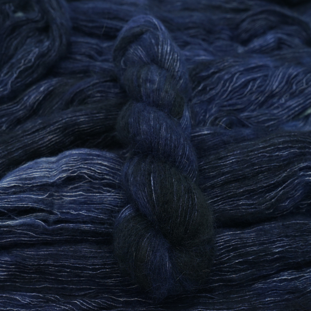 Laden Sie das Bild in den Galerie-Viewer, Fluffy - Navy Seals - A Knitters World

