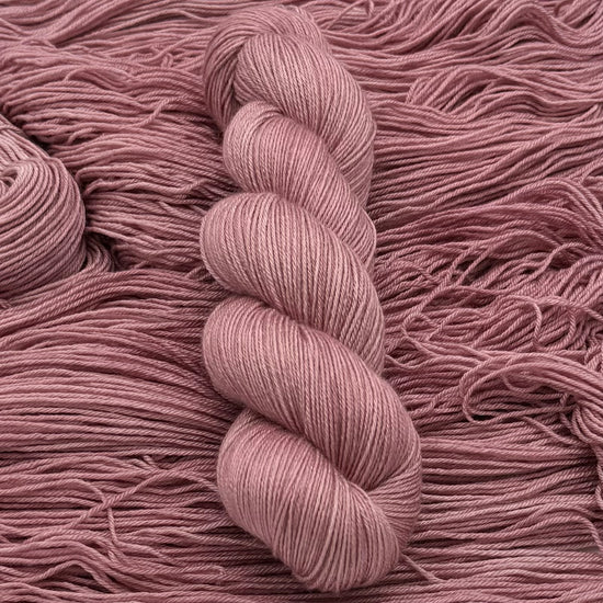 Load image into Gallery viewer, Merino/ Silke - UNIK 1 - A Knitters World
