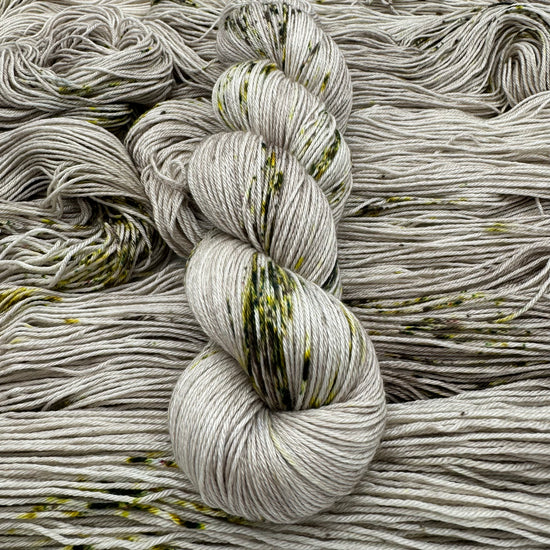 Laden Sie das Bild in den Galerie-Viewer, Merino/ silke - Rainy day - A Knitters World
