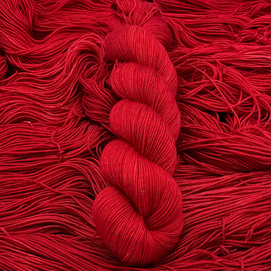 Camel/ Silke - Lady in red - A Knitters World