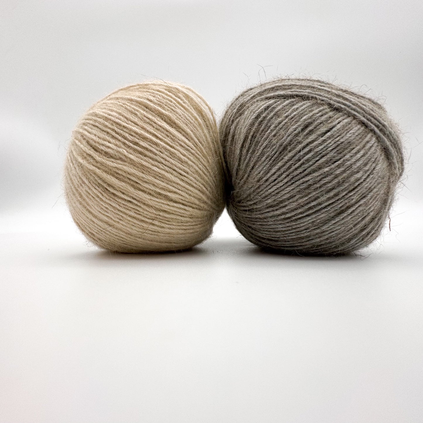 Possum garn i farven Koala Grey – AKW Skala A luksusgarn med cashmere og mulberry silke