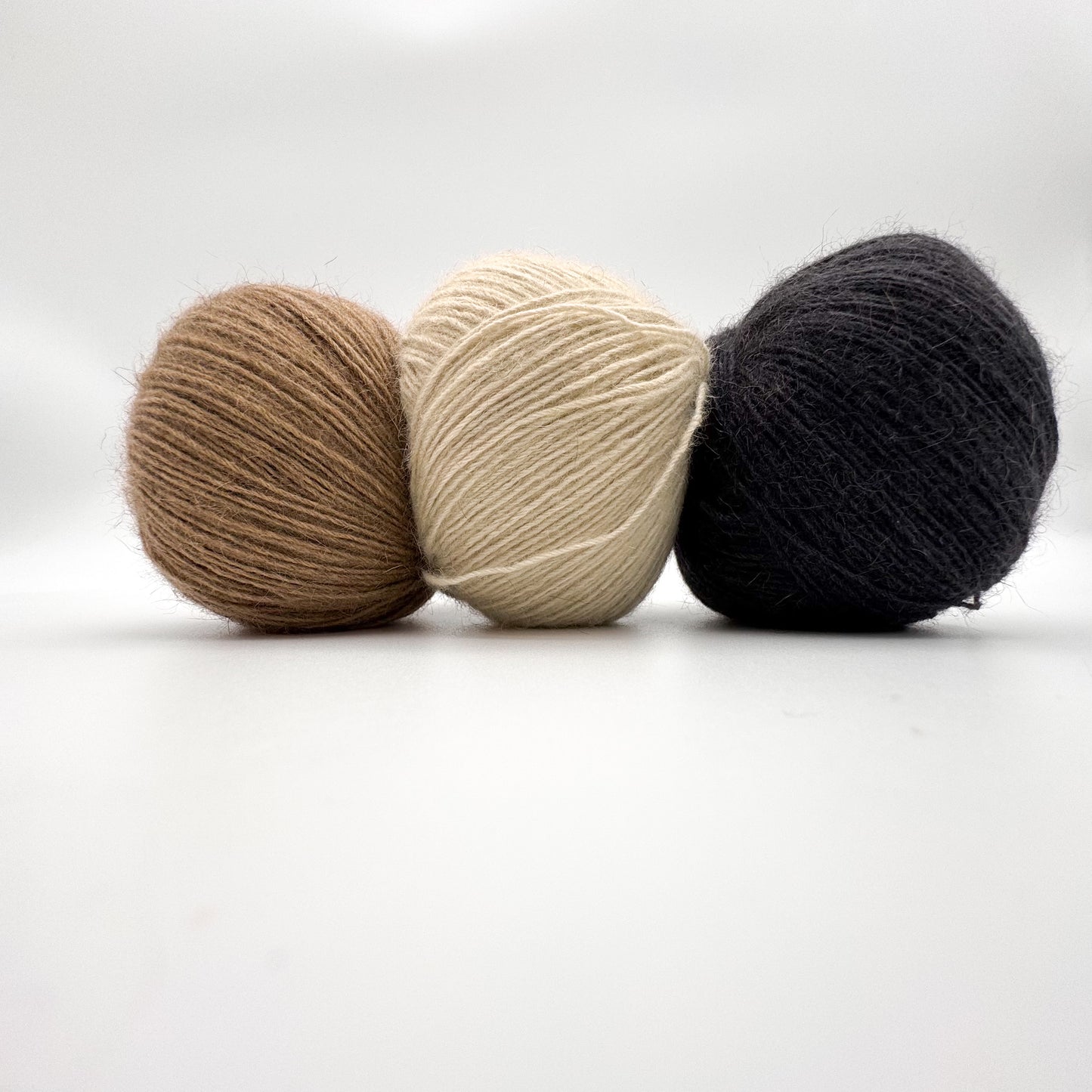 Possum garn i farven Sand – AKW Skala A luksusgarn med cashmere og mulberry silke
