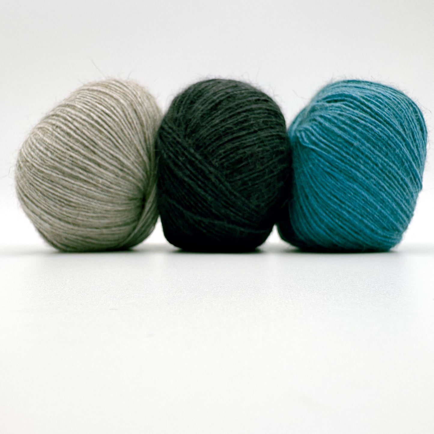Possum garn i farven Teal – AKW Skala A luksusgarn med cashmere og mulberry silke
