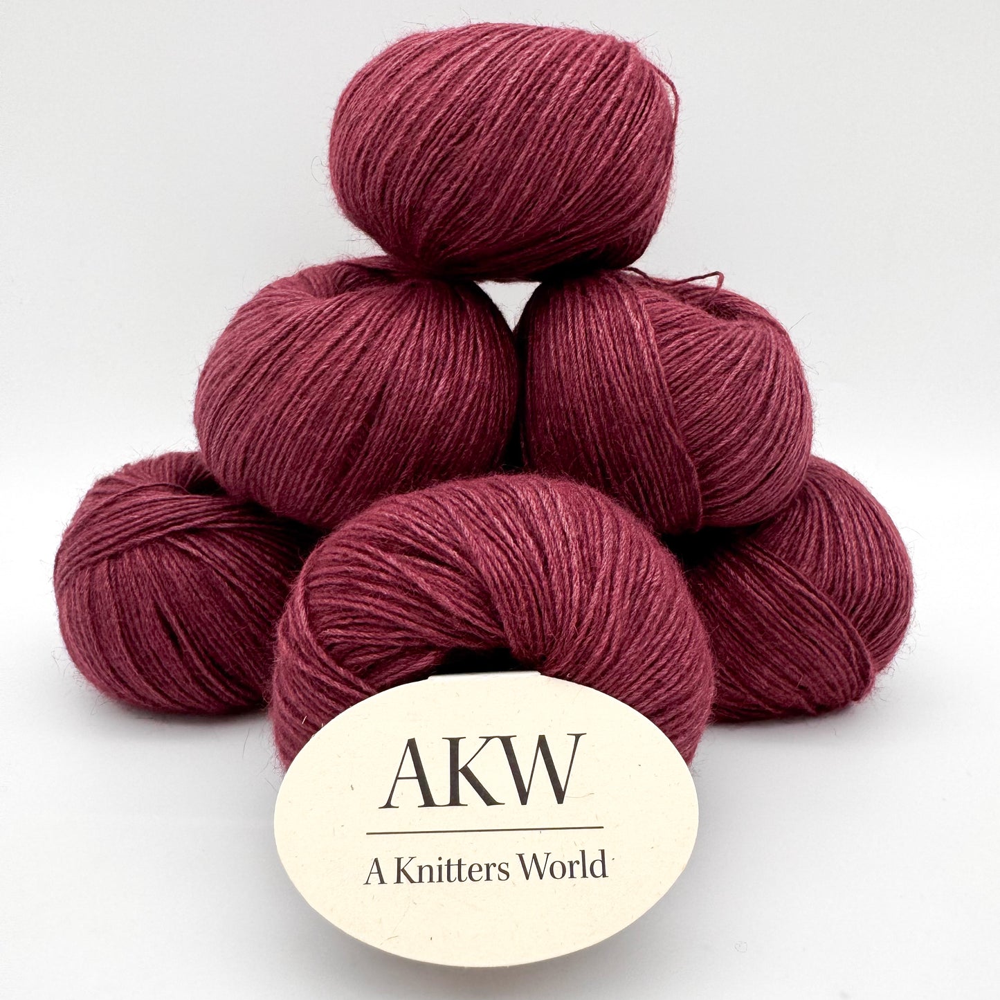 Possum garn i farven Dark Rasberry – AKW Skala A luksusgarn med cashmere og mulberry silke