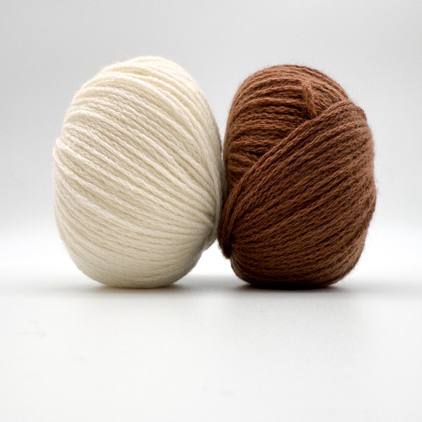 Cashmere garn i farven Camel – 100% Mongolian Cashmere, AKW Skala A fra A Knitters World