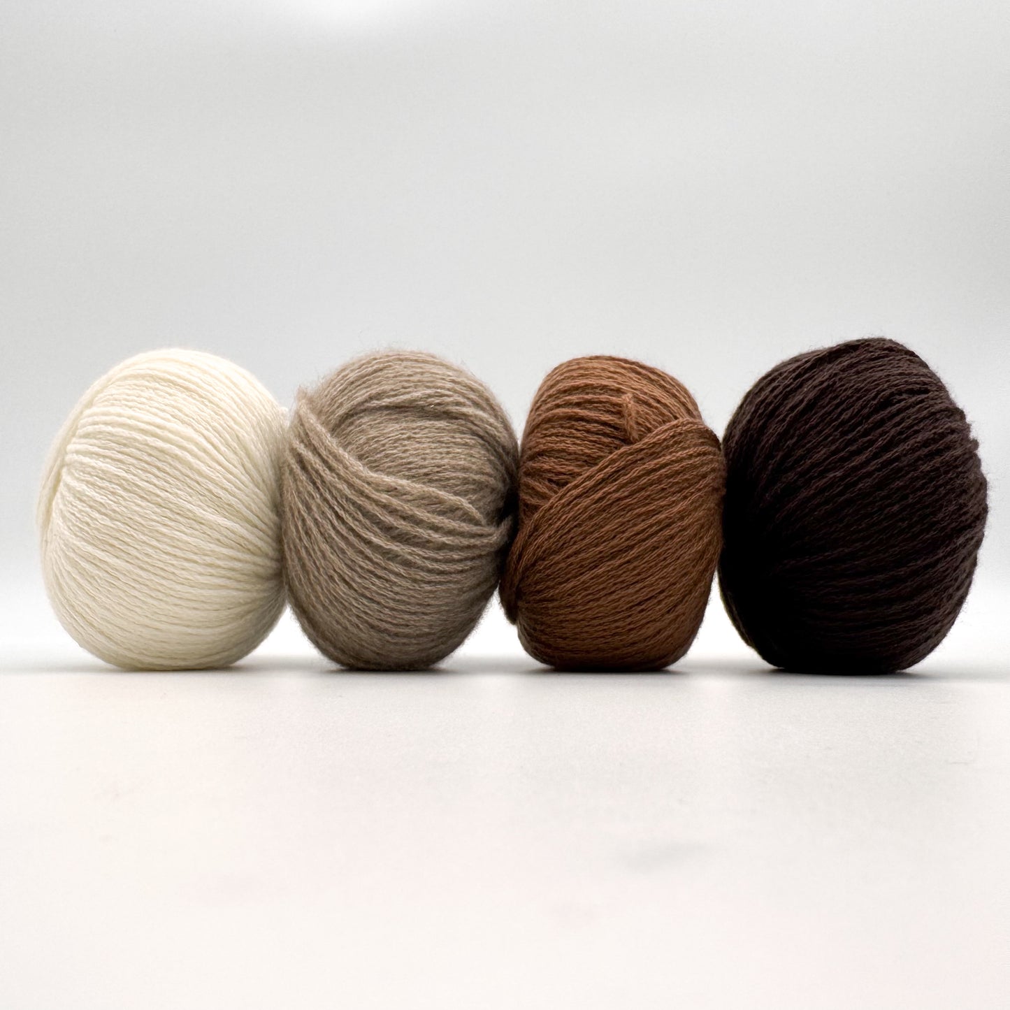 Cashmere garn i farven Camel – 100% Mongolian Cashmere, AKW Skala A fra A Knitters World