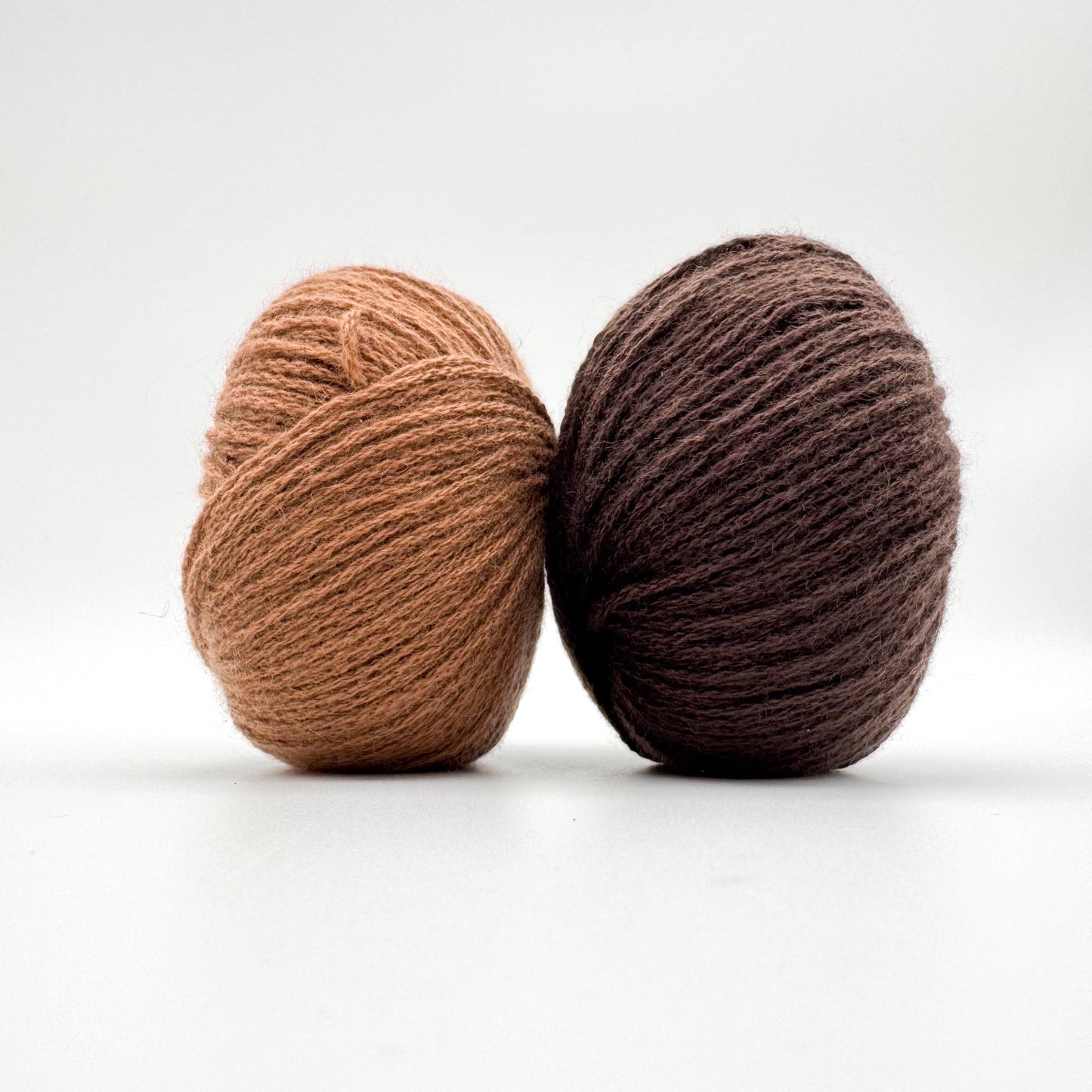 Cashmere garn i farven Camel – 100% Mongolian Cashmere, AKW Skala A fra A Knitters World
