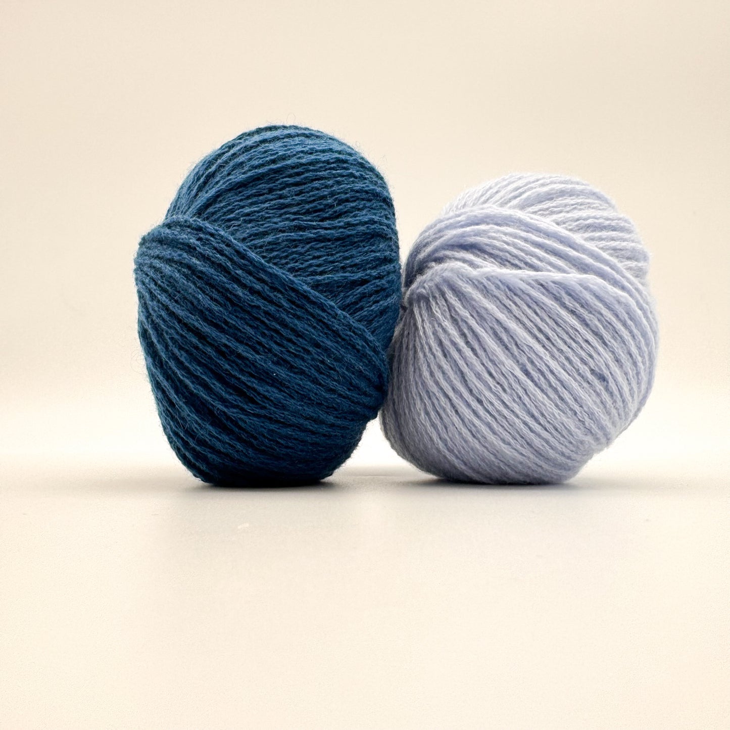 Cashmere garn i farven Baby Blue – 100% Mongolian Cashmere, AKW Skala A fra A Knitters World