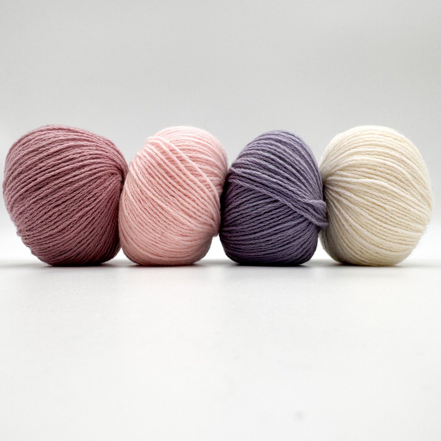 Cashmere garn i farven Lavender – 100% Mongolian Cashmere, AKW Skala A fra A Knitters World