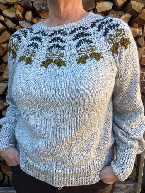 Juleklokke Sweater - A Knitters World