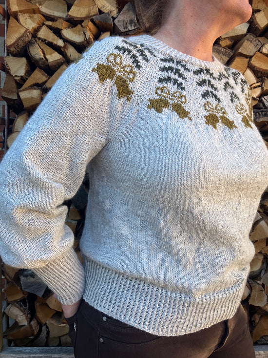 Juleklokke Sweater - A Knitters World
