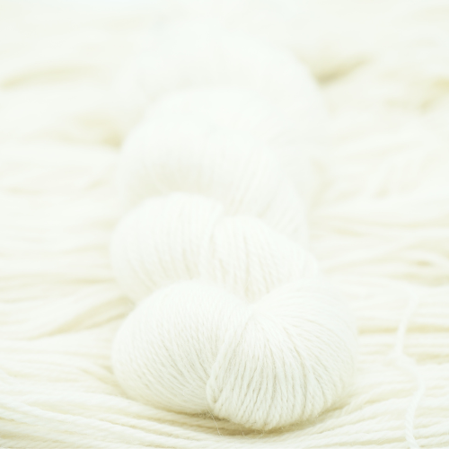 Alpakka/ silke/ cashmere - Ufarvet - A Knitters World