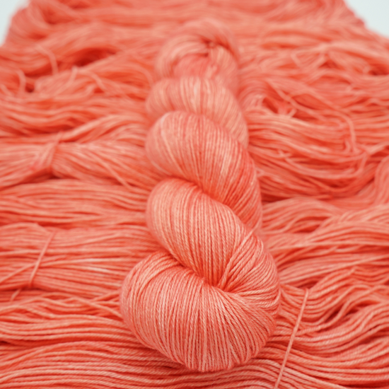Hvid Yak - Beautiful Coral - A Knitters World