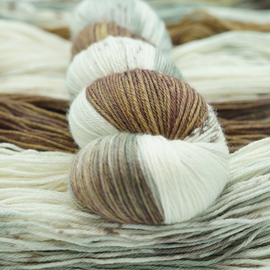 Load image into Gallery viewer, Merino/ Silke - Mountain Rock - A Knitters World
