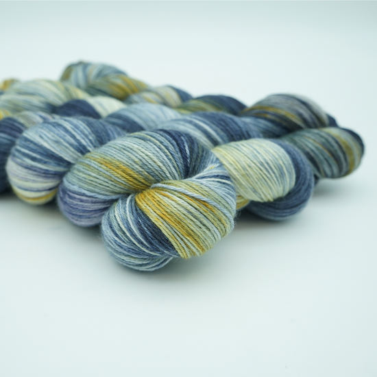 Load image into Gallery viewer, Merino/ silke - Danger - A Knitters World
