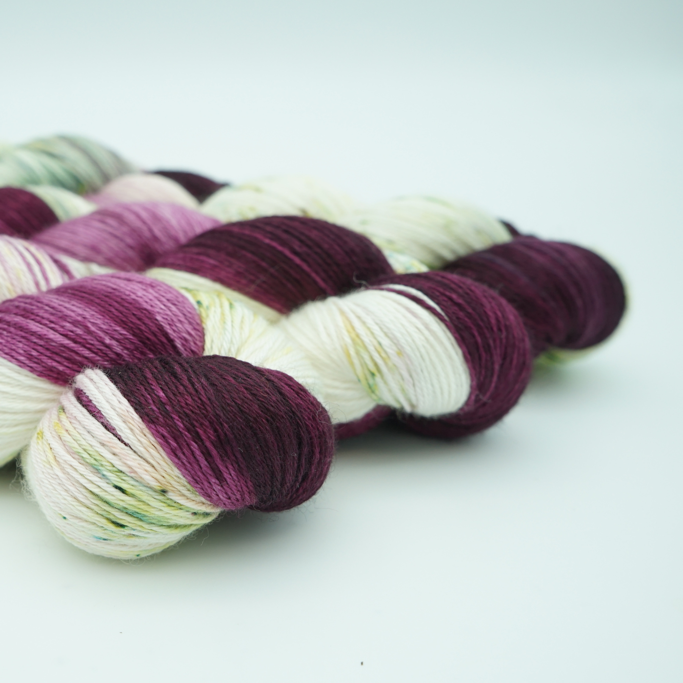 Load image into Gallery viewer, Merino/ silk - Smells like spring
